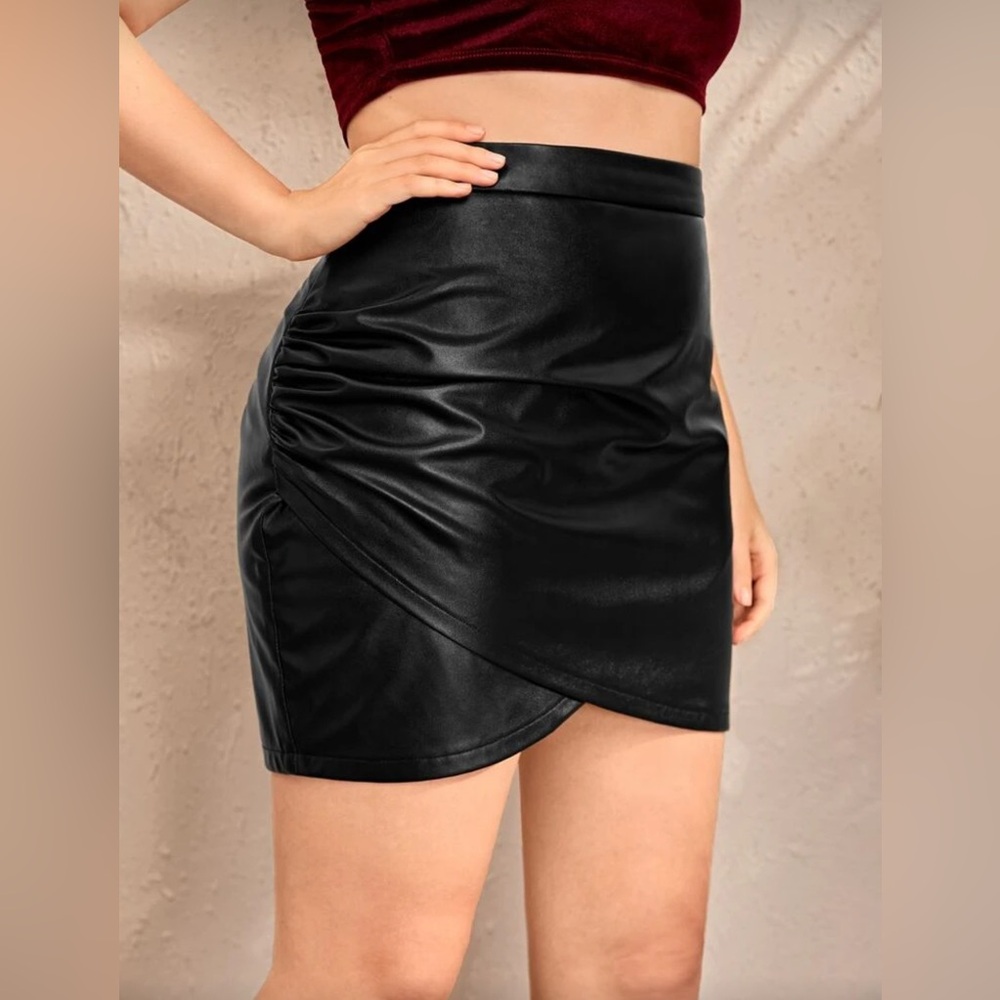 SHEIN Plus Wrap Detail PU Leather Skirt